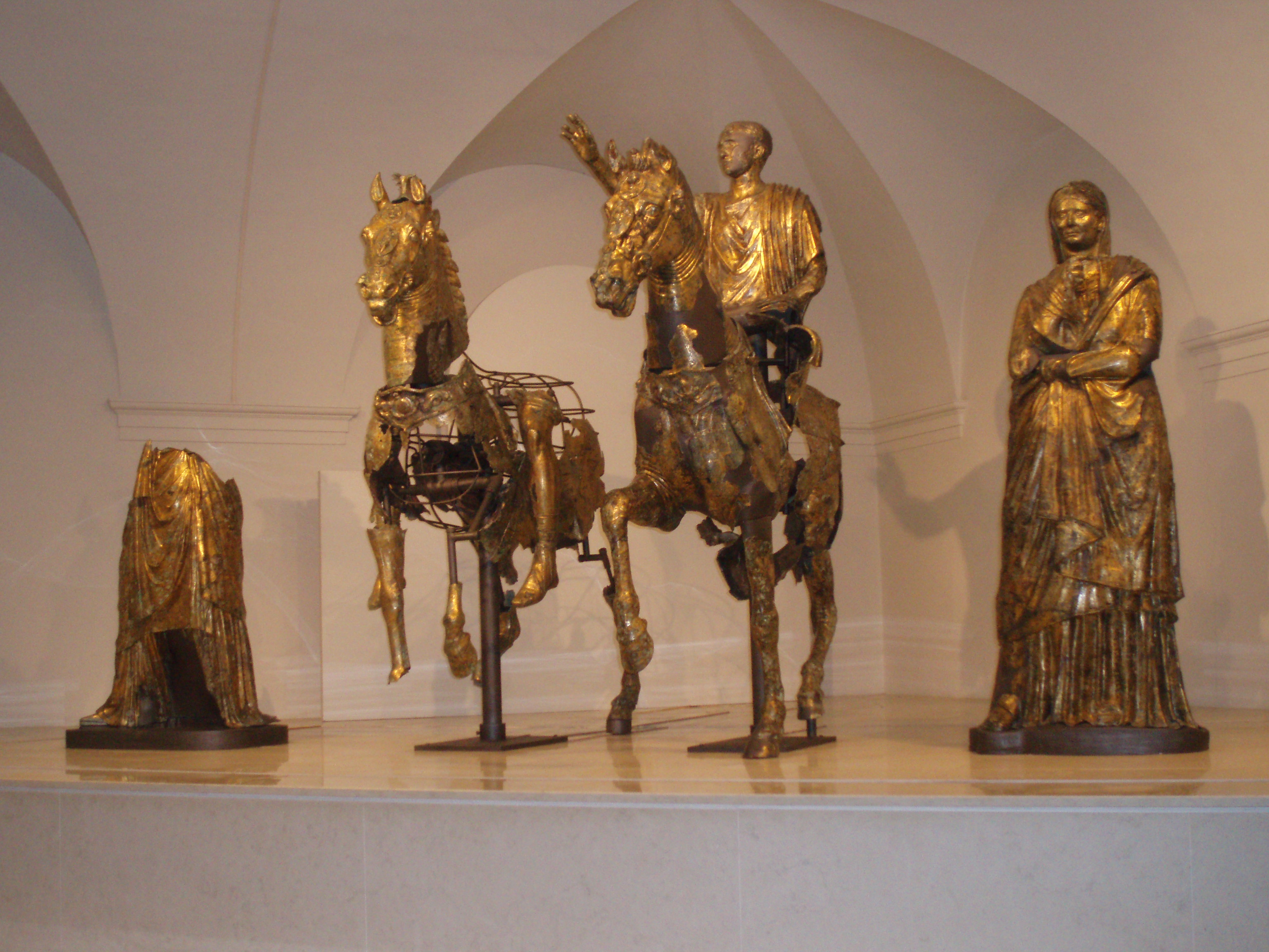 Bronzi dorati da Cartoceto