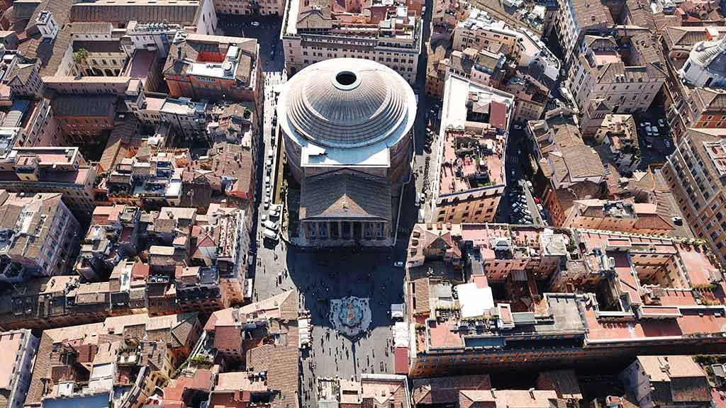 Roma, Vista da drone del Pantheon