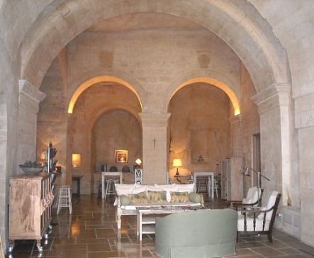 Ingreso, L'Hotel in Pietra