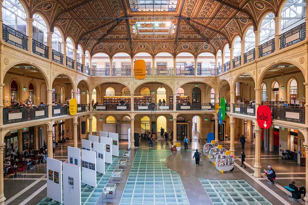 Emilia Romagna, Bologna, biblioteca pubblica
