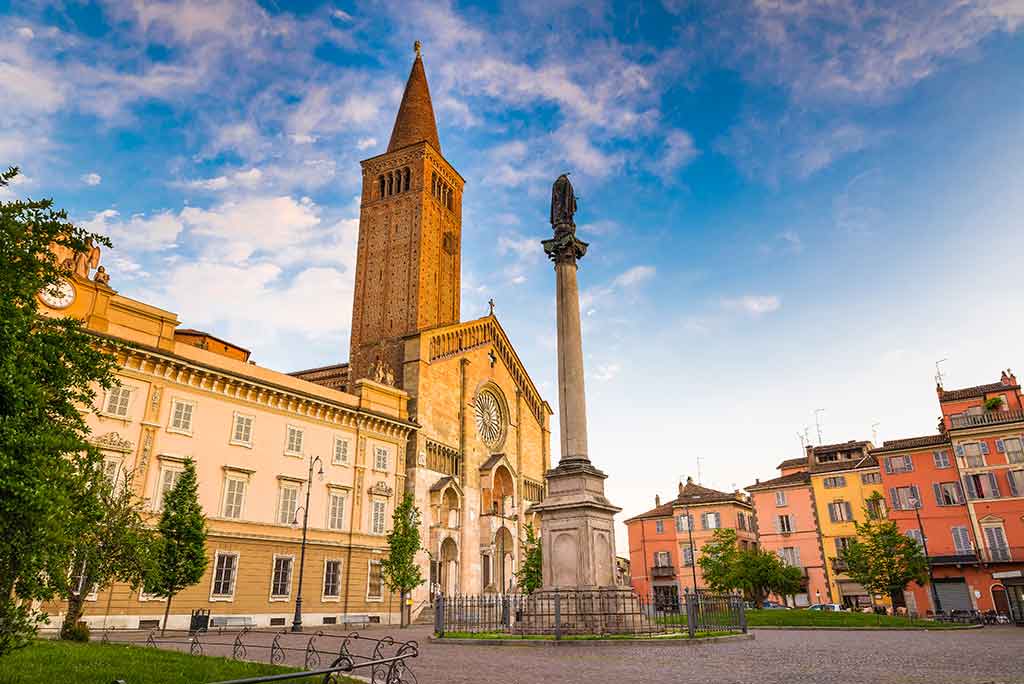 Emilia Romagna, Piacenza Piazza Duomo