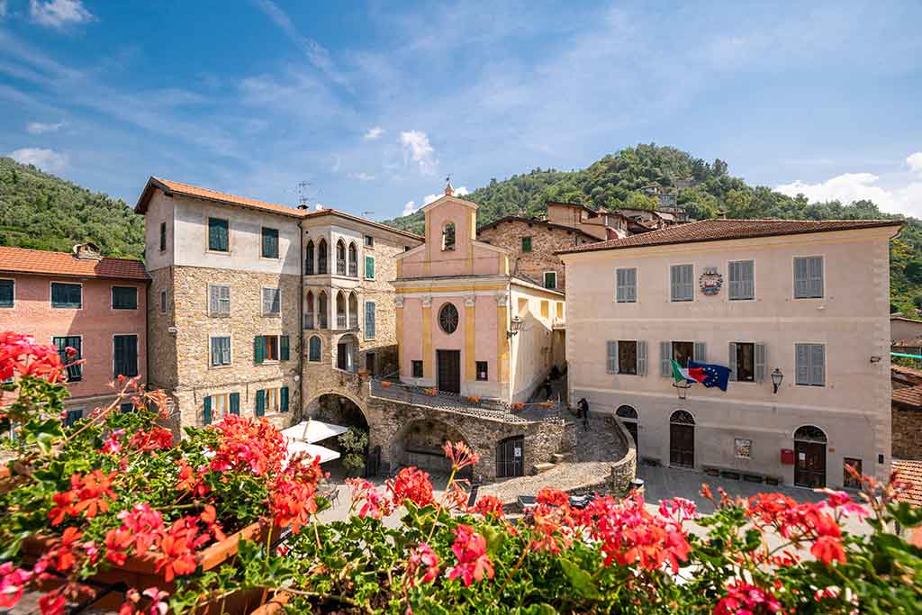 Liguria, Apricale, pueblo medieval
