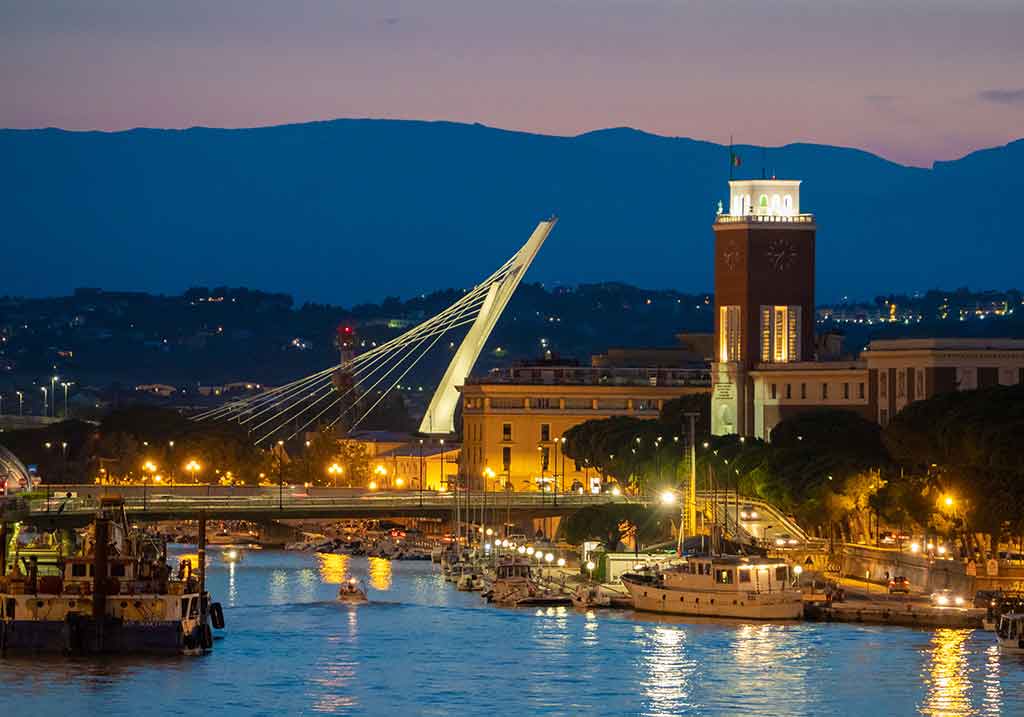 Porto di Pescara di notte