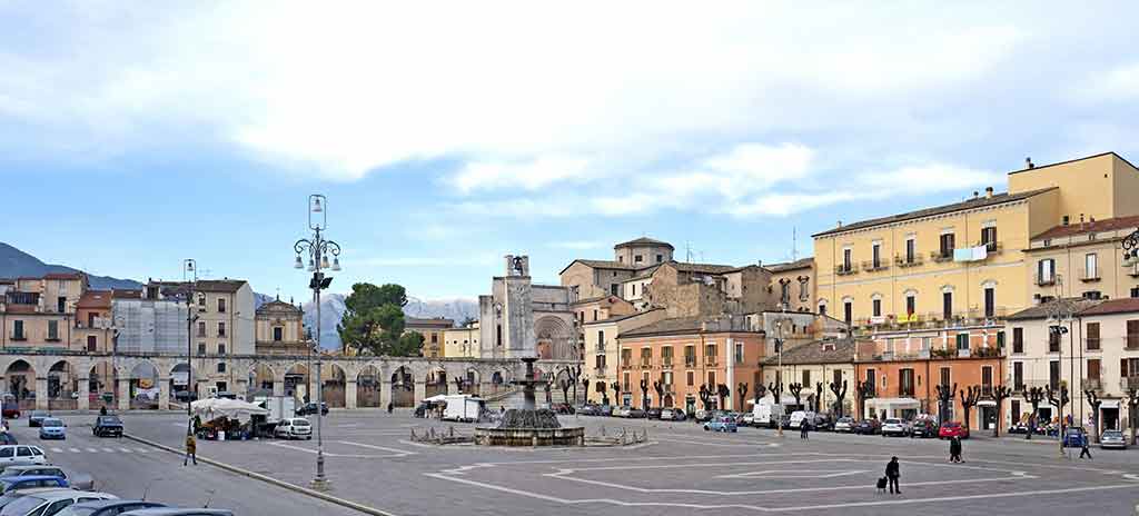 Sulmona, Piazza Garibaldi