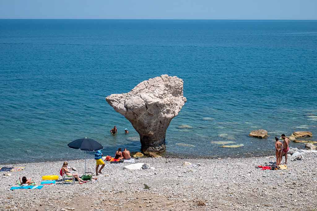 Roseto Capo Spulico, anvil rock