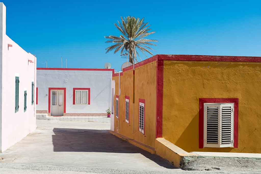 Tipici edifici sull'isola di Linosa