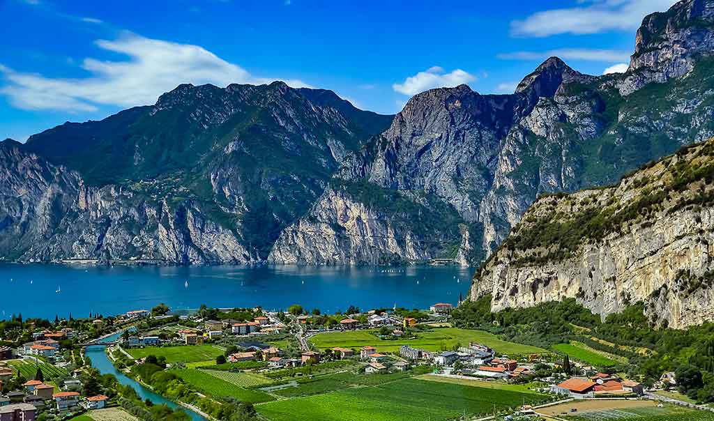 Excursions in Garda, in the photo a snapshot of the lake