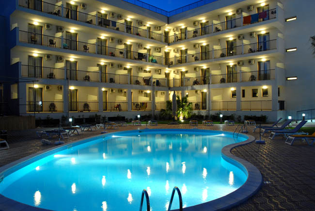 Ticho's Hotel di Castellaneta Marina