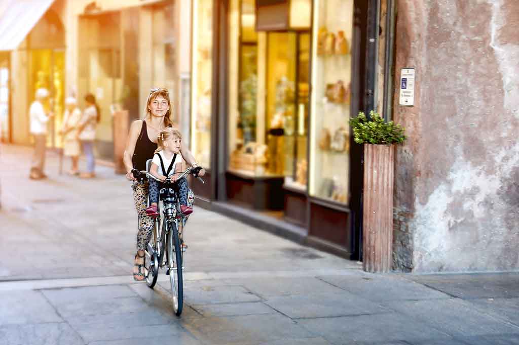 Florenz, Frau auf einem Fahrrad Florenz, Frau auf einem Fahrrad