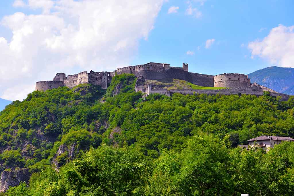 Castello di Beseno (XII secolo) a Folgaria