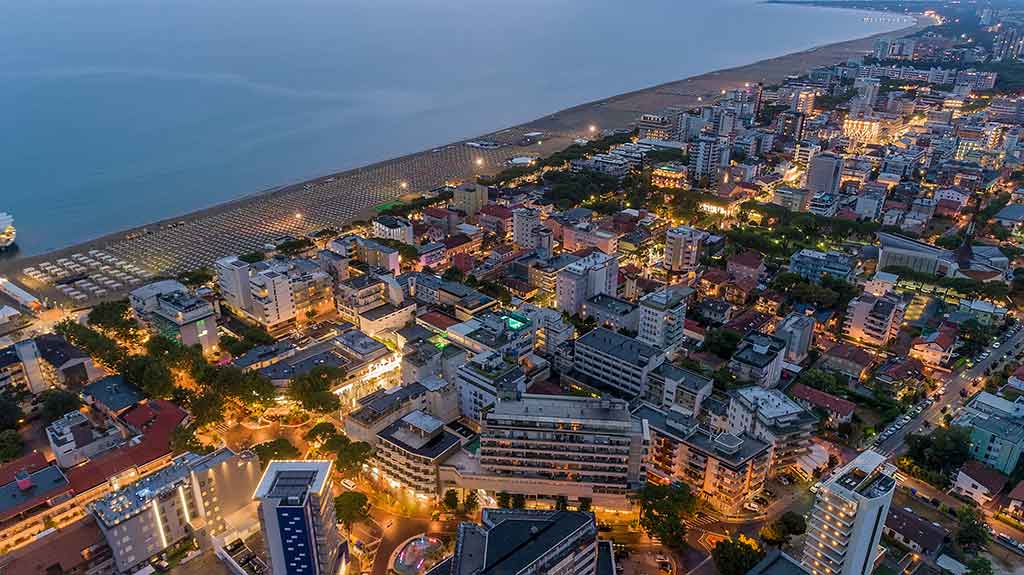 Lignano Sabbiadoro, vista aerea in notturna