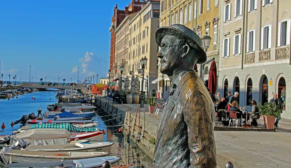 Tieste, ponte rosso, statua di James Joyce
