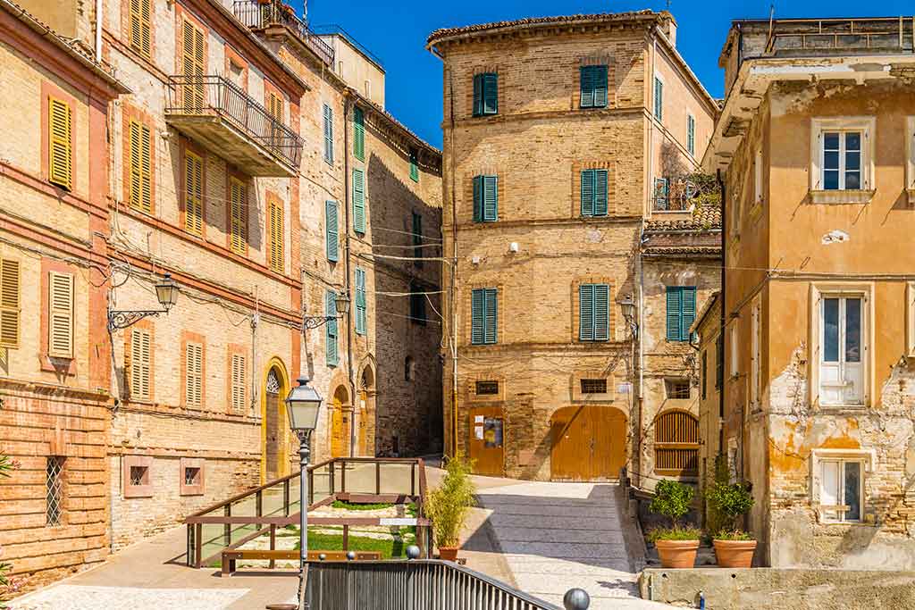Eleganti edifici a Grottammare Alta, Ascoli Piceno