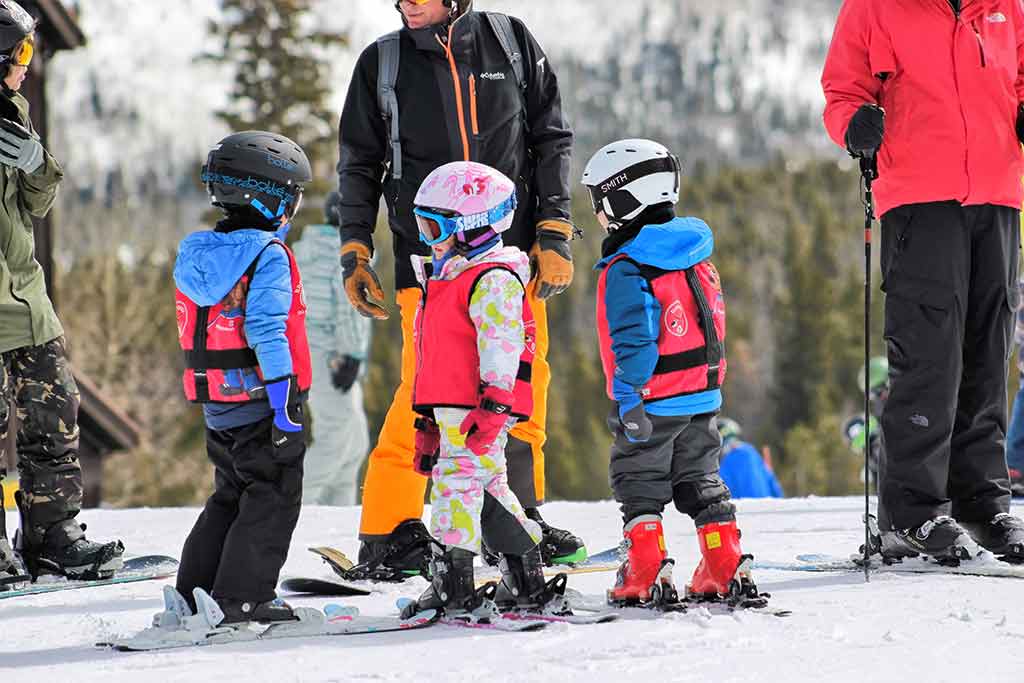 Cours de ski pour enfants sur les pistes du Pradel Cours de ski pour enfants sur les pistes du Pradel