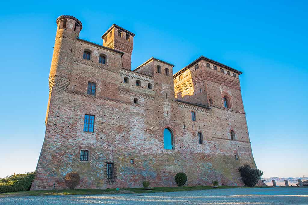 Monforte d'Alba, Cuneo, mittelalterliches Gebäude