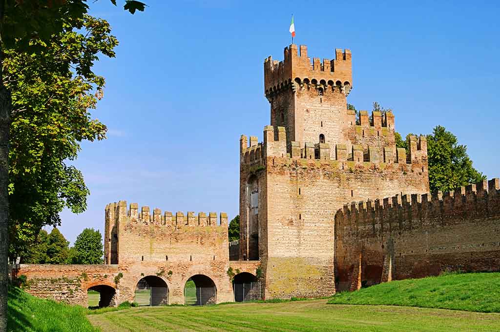 Montanara, ancient walls