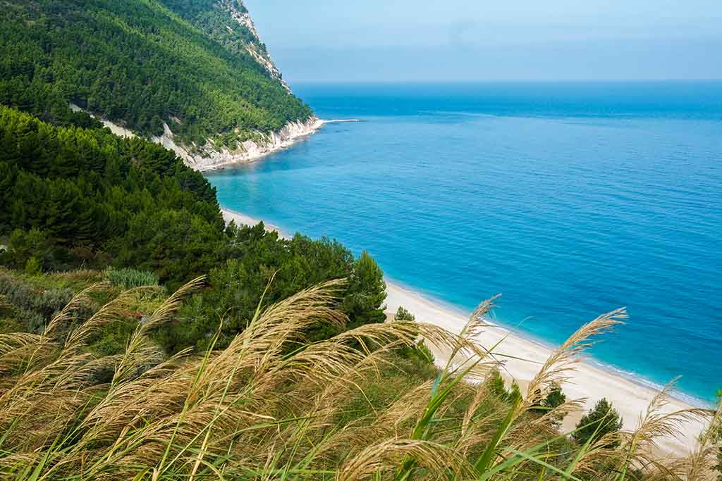 Numana spiaggia della Riviera del Conero