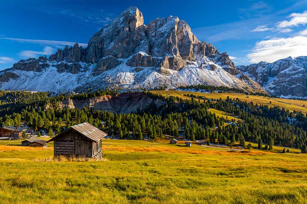 Vue magnifique sur le Passo delle Erbe dans le Tyrol du Sud