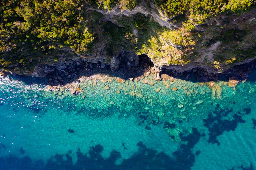 Plage rocheuse à Ischia