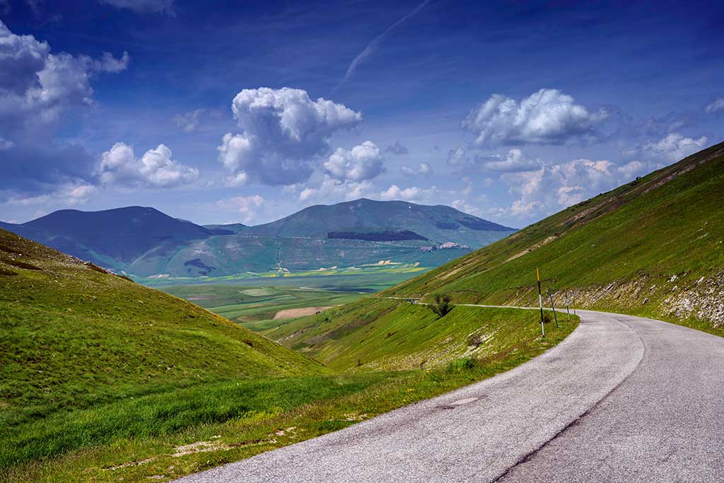 Strada che conduce a Forca di Presta, Marche