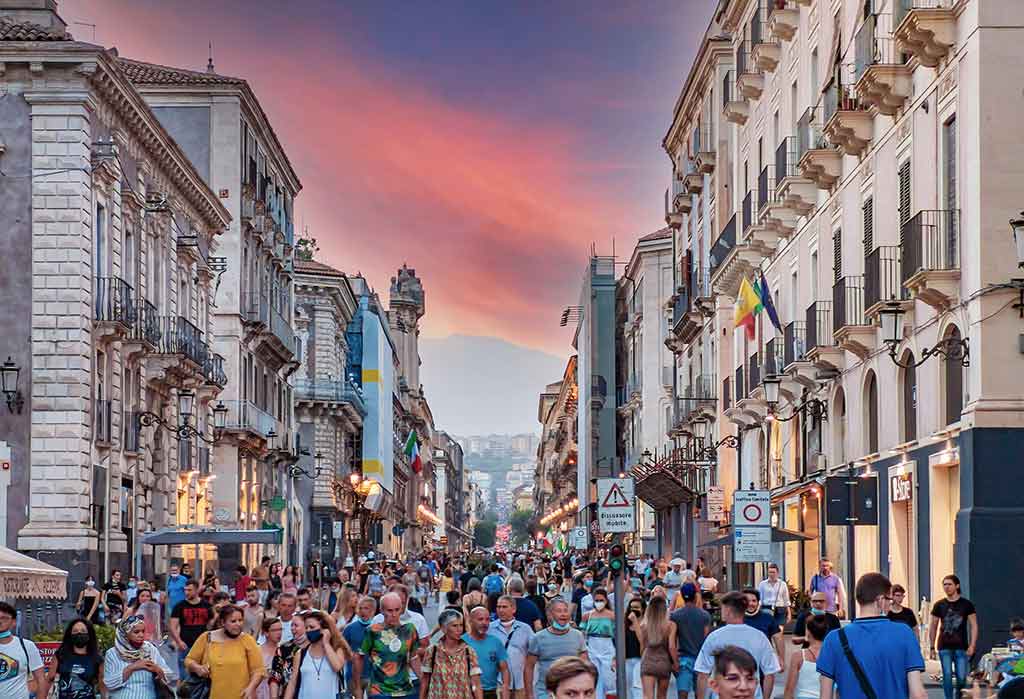 Passeggiata per le vie del centro storico di Catania
