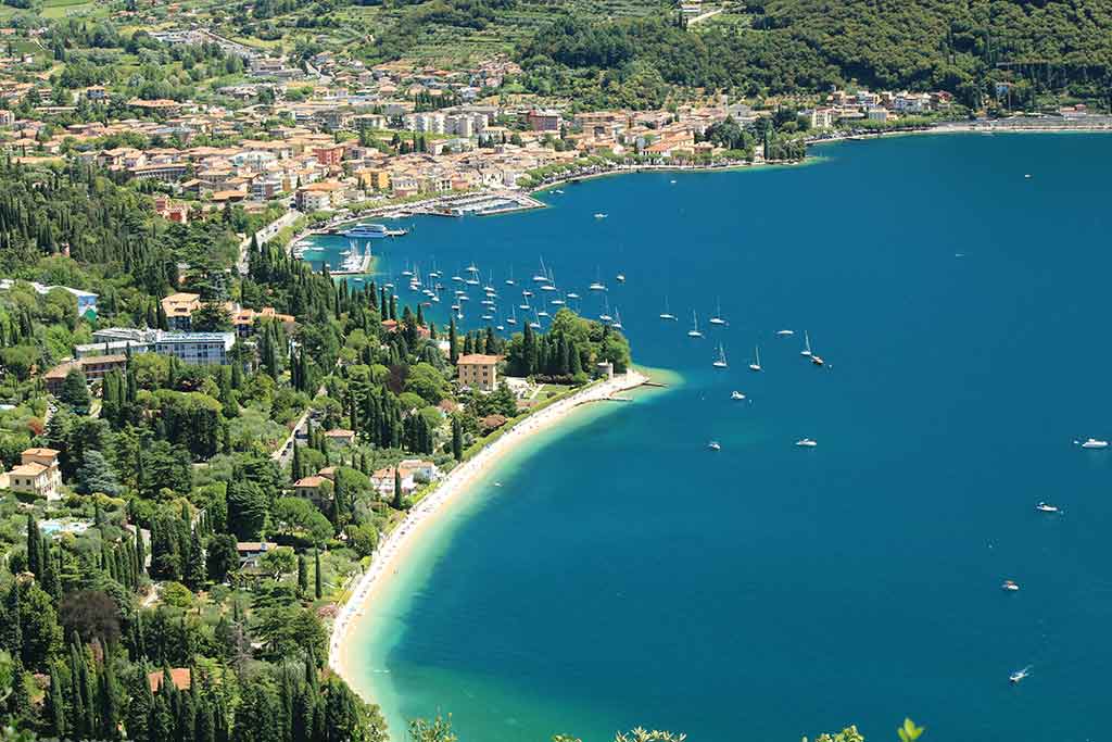 Vista aerea della cittadina di Garda