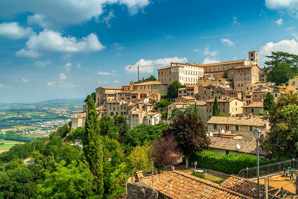 Vista sulla cittadina di Todi in provincia di Perugia